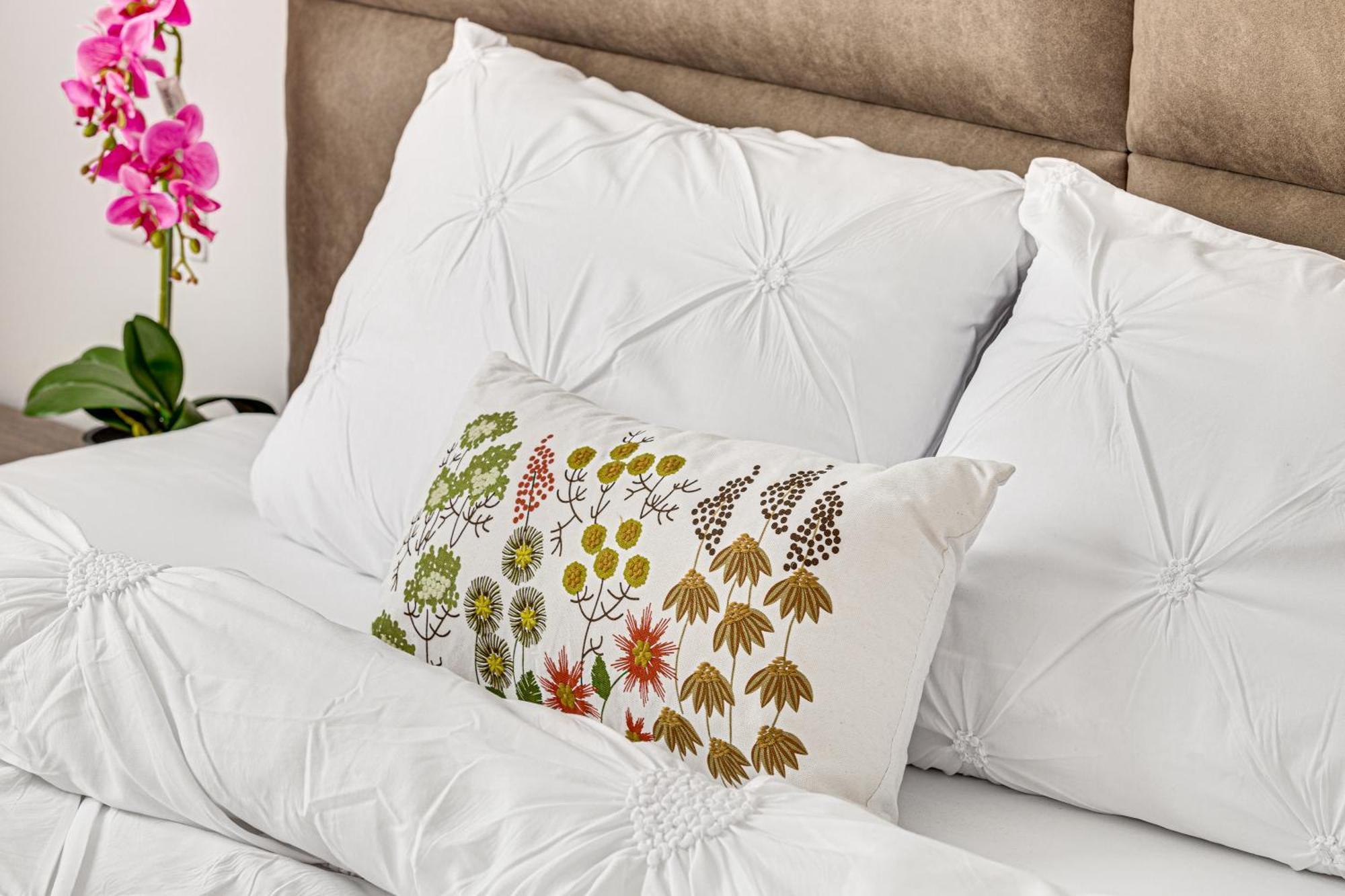 Ari - Afi Mall Luxurious Apartments With Free Parking Arad Exteriör bild